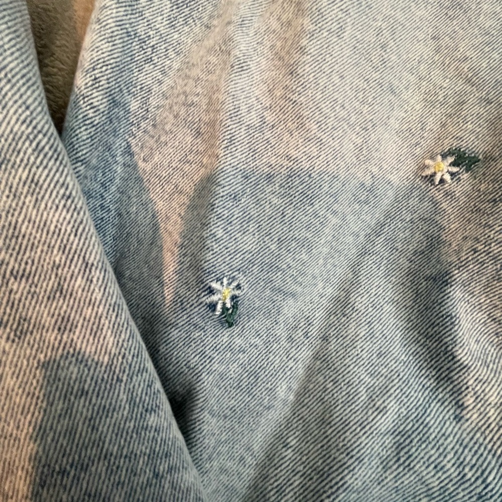 Distressed High Rise Flower Jeans - Picture 3 of 3